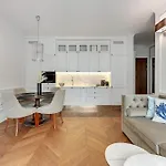 Hotel apartamentowy Brabank Riverside Premium & Free Parking By Downtown
