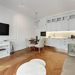 Brabank Riverside Premium & Free Parking By Downtown Hotel apartamentowy