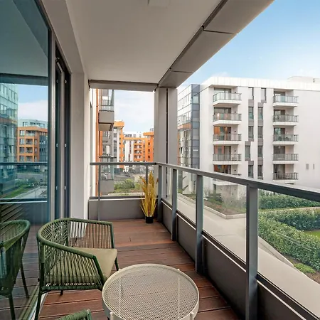 Aparthotel Brabank Riverside Premium & Free Parking By Downtown 4*
