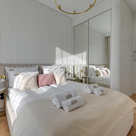 Aparthotel Brabank Riverside Premium & Free Parking By Downtown 4*