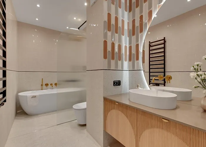 Brabank Riverside Premium & Free Parking By Downtown Aparthotel 4*